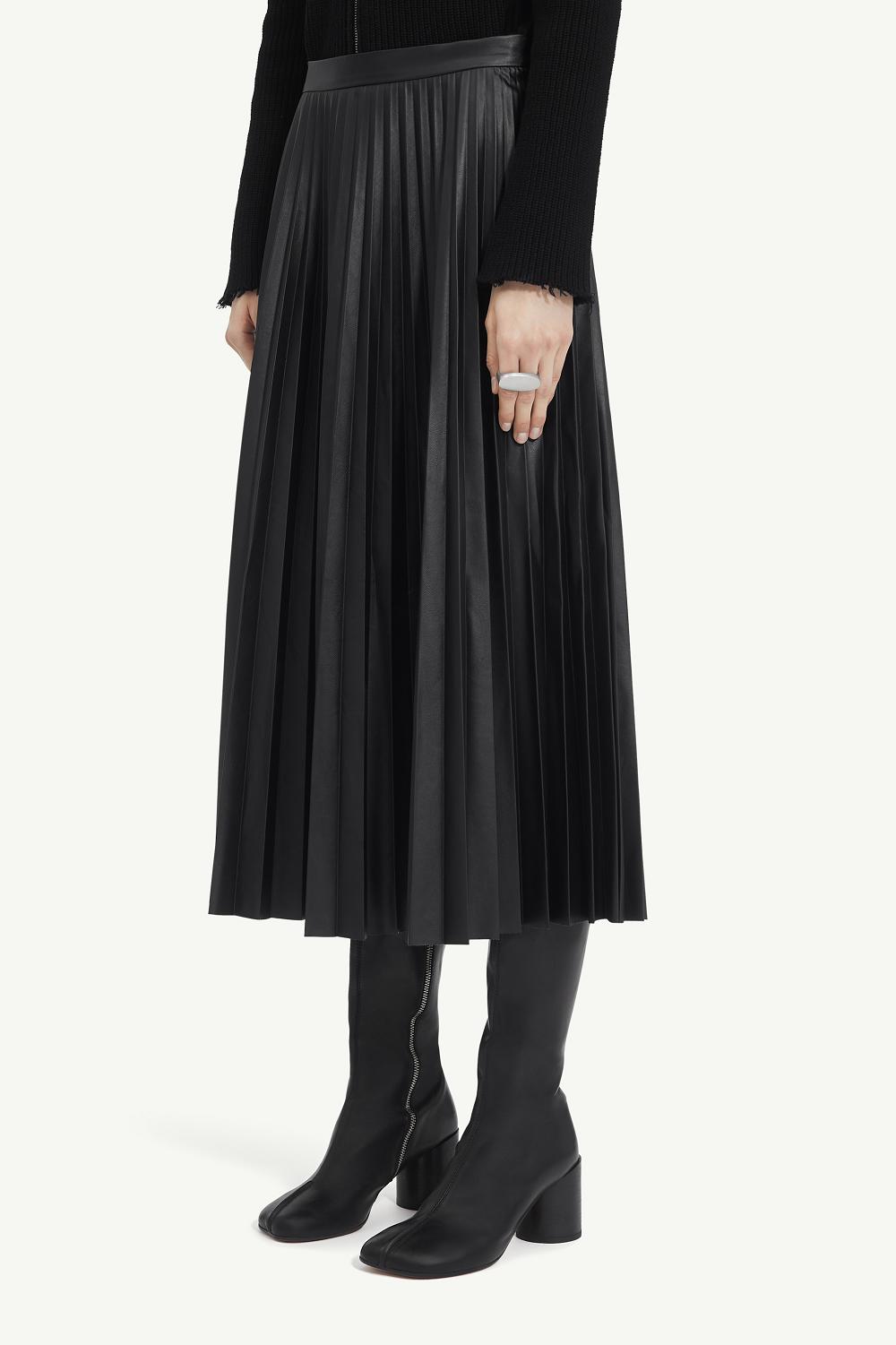 Black Maison Margiela Pleated Faux Leather Midi Skirt | AU_MM37022