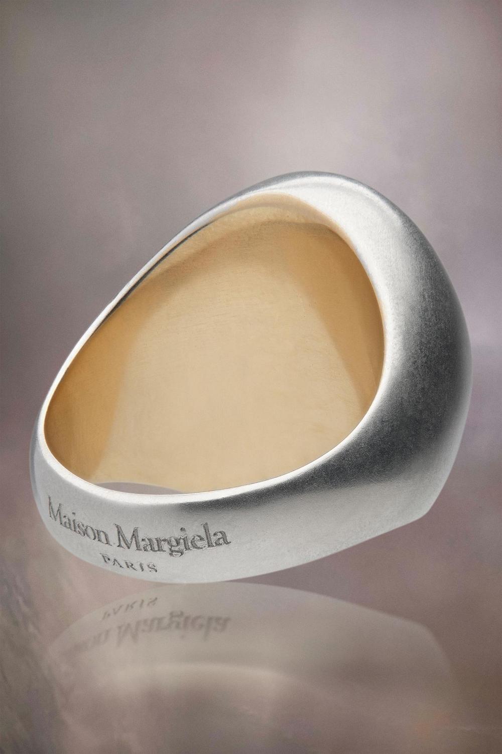 Gold Maison Margiela Oval Chevalier Ring | AU_MM51301